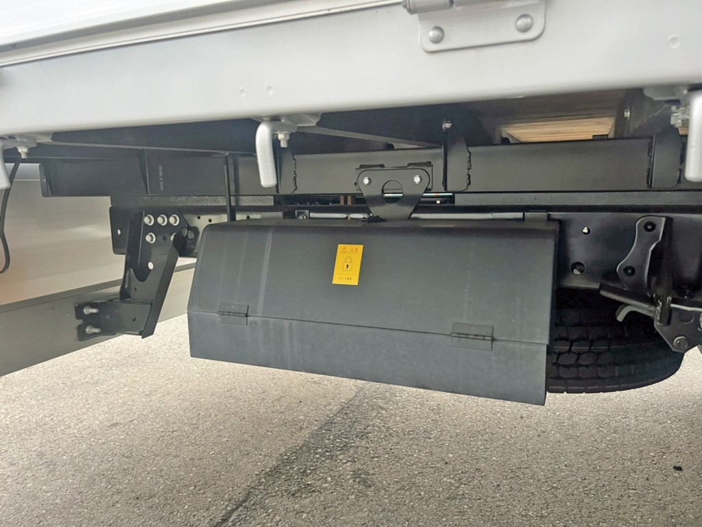 ボディー運転席側後方に工具箱が付いています。|日野 レンジャー 2PG-FD2ABA(2WD)の写真11