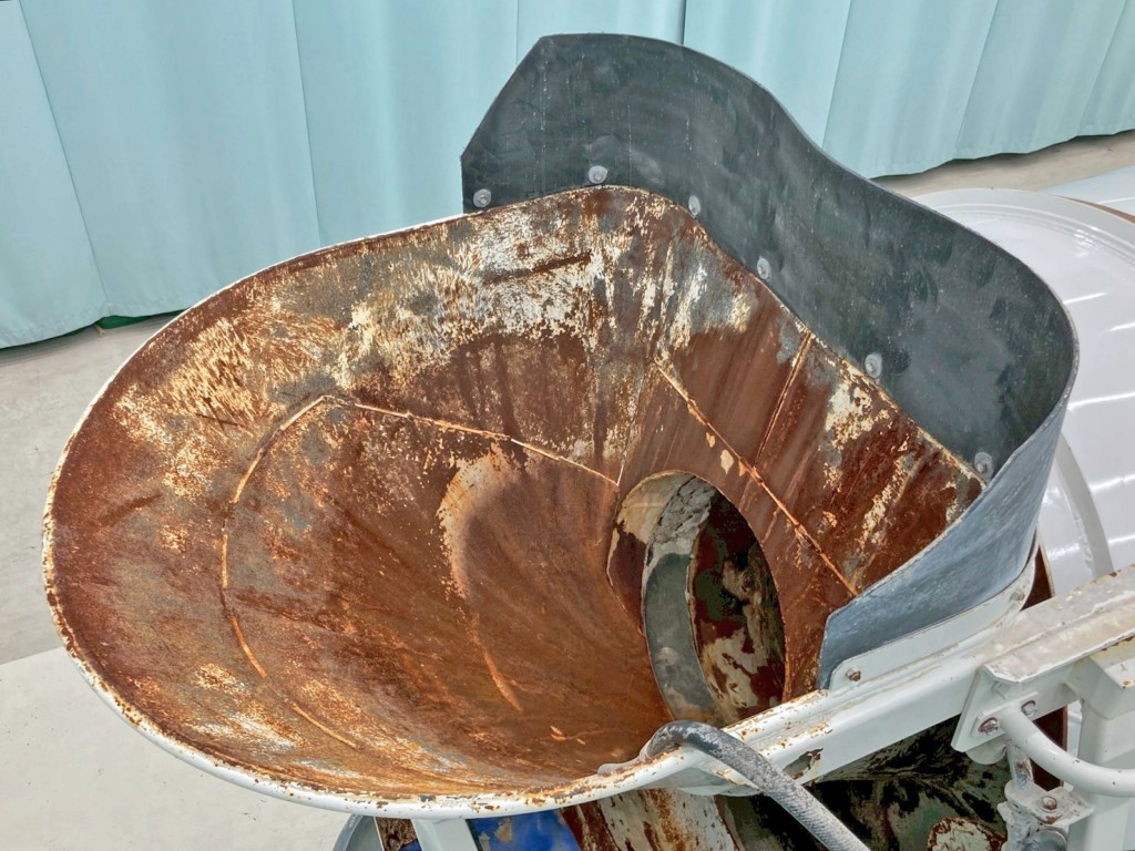 投入口の状態です。(ホッパーカバーは付いておりません)|いすゞ ギガ 2KG-CXZ77CTの写真9