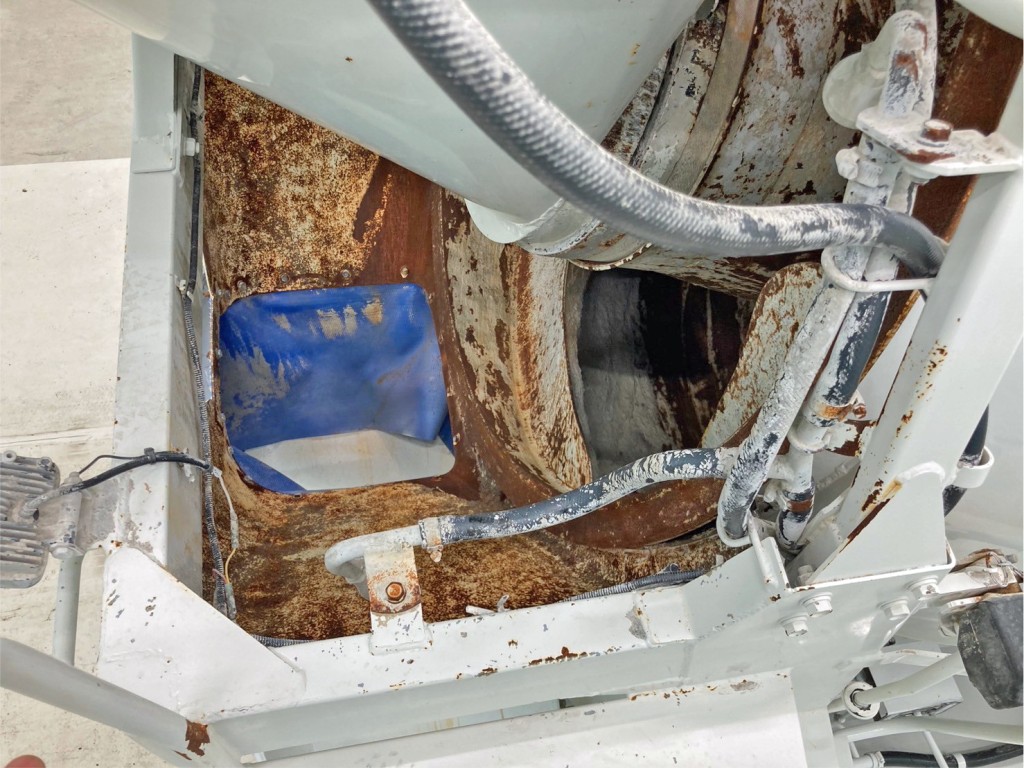 スクープ部にサビ、洗浄装置に詰まりがあります。|いすゞ ギガ 2KG-CXZ77CTの写真11