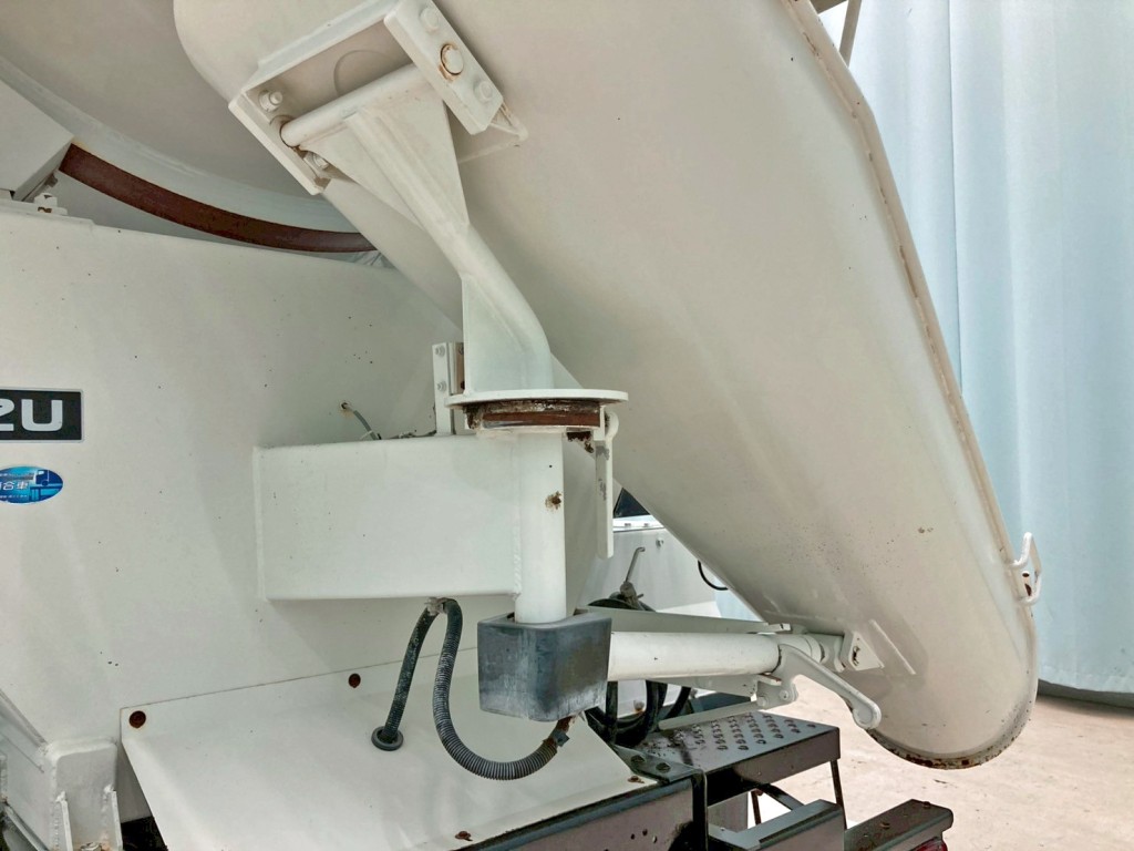 シューターは電動式です。|いすゞ ギガ 2KG-CXZ77CTの写真12