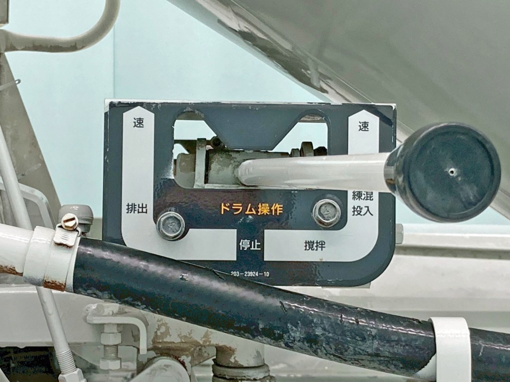 上物の操作レバーです。(運転席側)|いすゞ ギガ 2KG-CXZ77CTの写真18