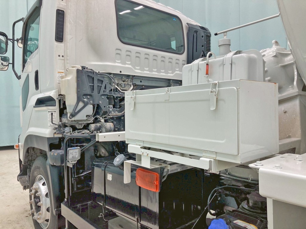 助手席側に工具箱が付いています。|いすゞ ギガ 2KG-CXZ77CTの写真22