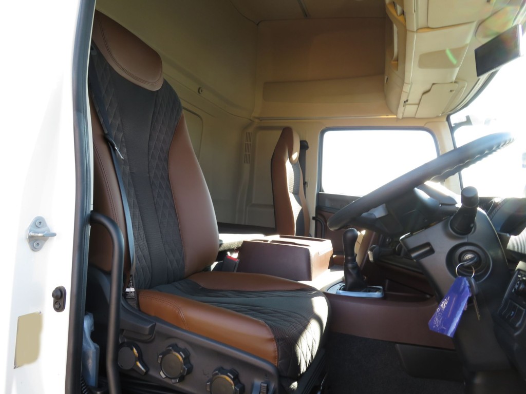 ハイルーフキャビンです。|日野 プロフィア 2DG-FW1AHCの写真6