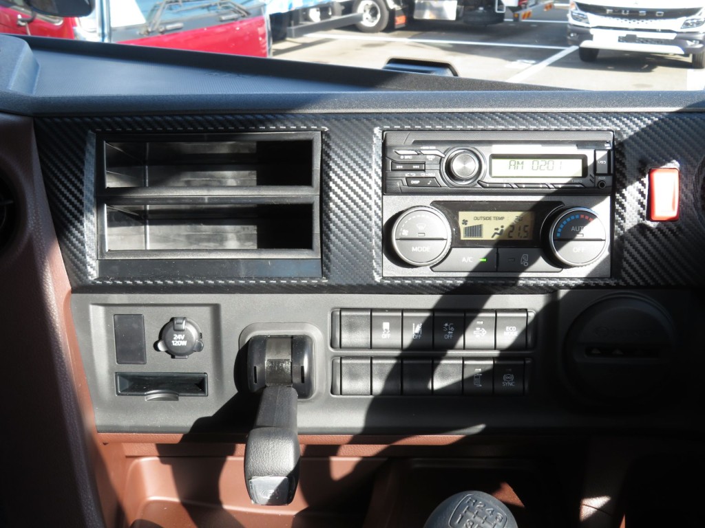 インパネ周りの状態です。|日野 プロフィア 2DG-FW1AHCの写真15