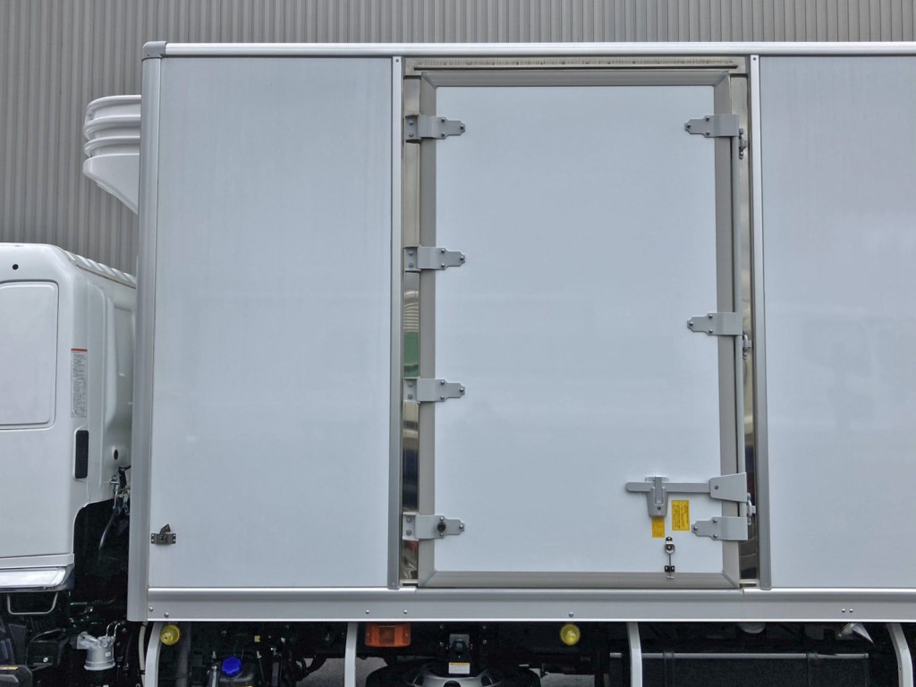 ボディー助手席側前方に片開き式のサイドドアが付いています。|日野 レンジャー 2KG-FD2ABG(2WD)の写真20