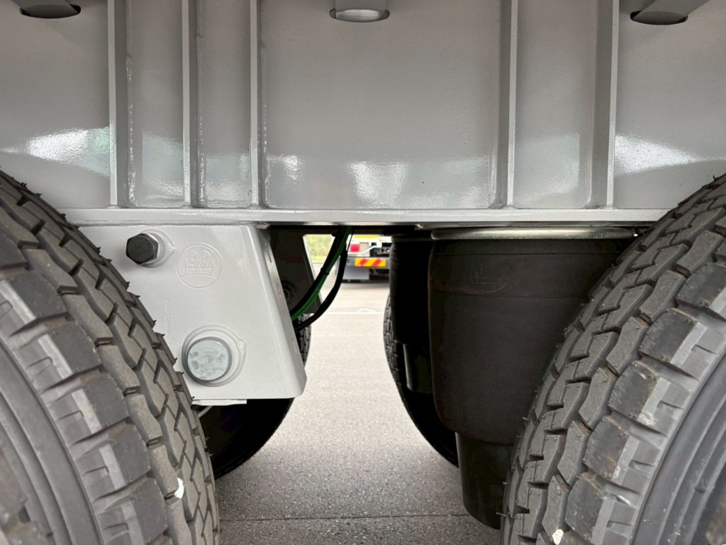 エアサスです。|トレクス  PFN24103改の写真5