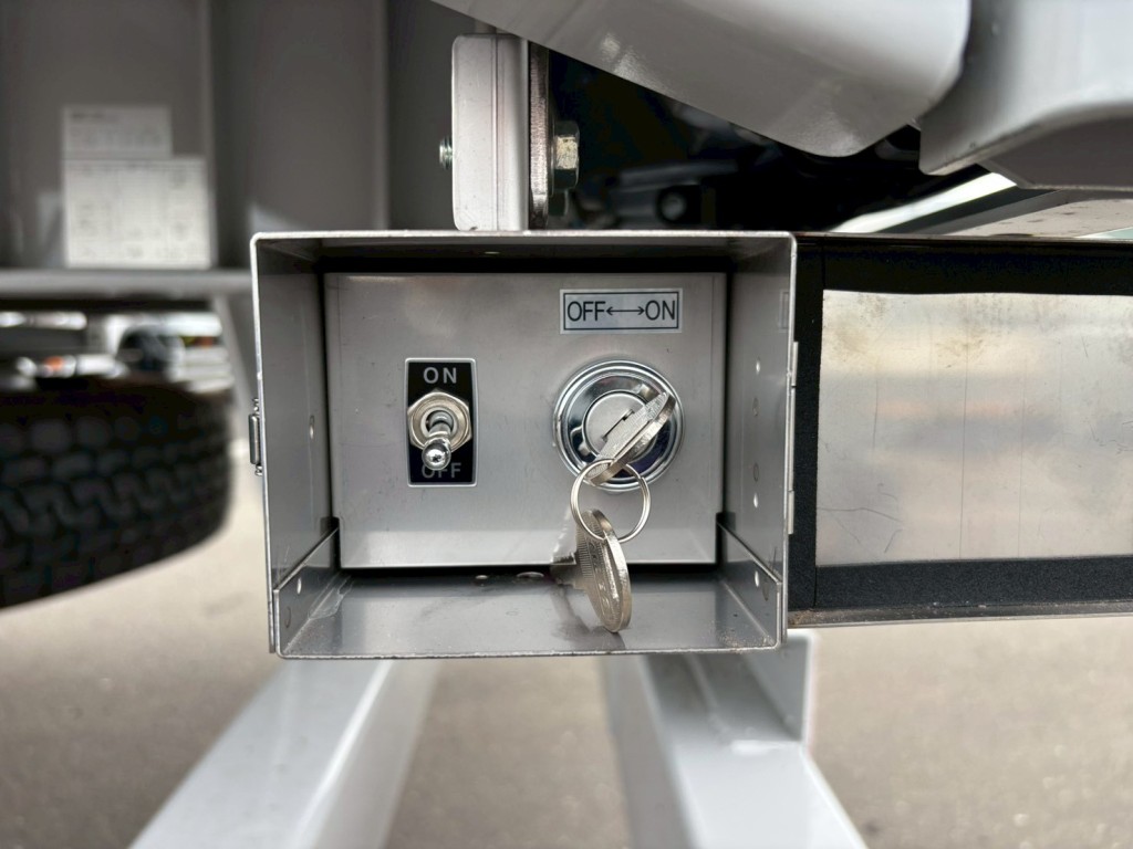 ウイングのメインスイッチです。|トレクス  PFN24103改の写真15