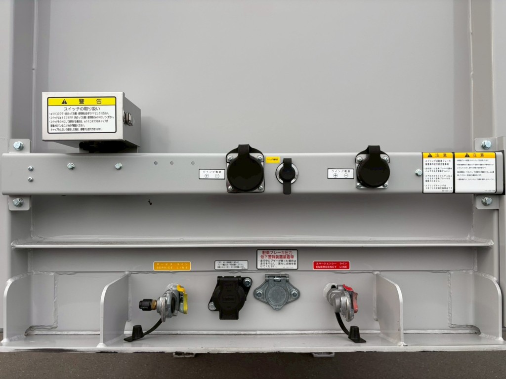 コネクター接続部です。(メタルコンセントが2種類付いています。)|トレクス  PFN24103改の写真24