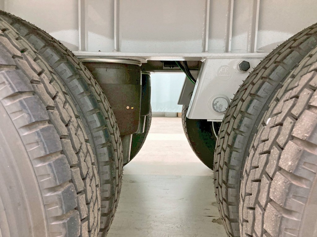 エアサスです。|トレクス PFN24103改の写真5