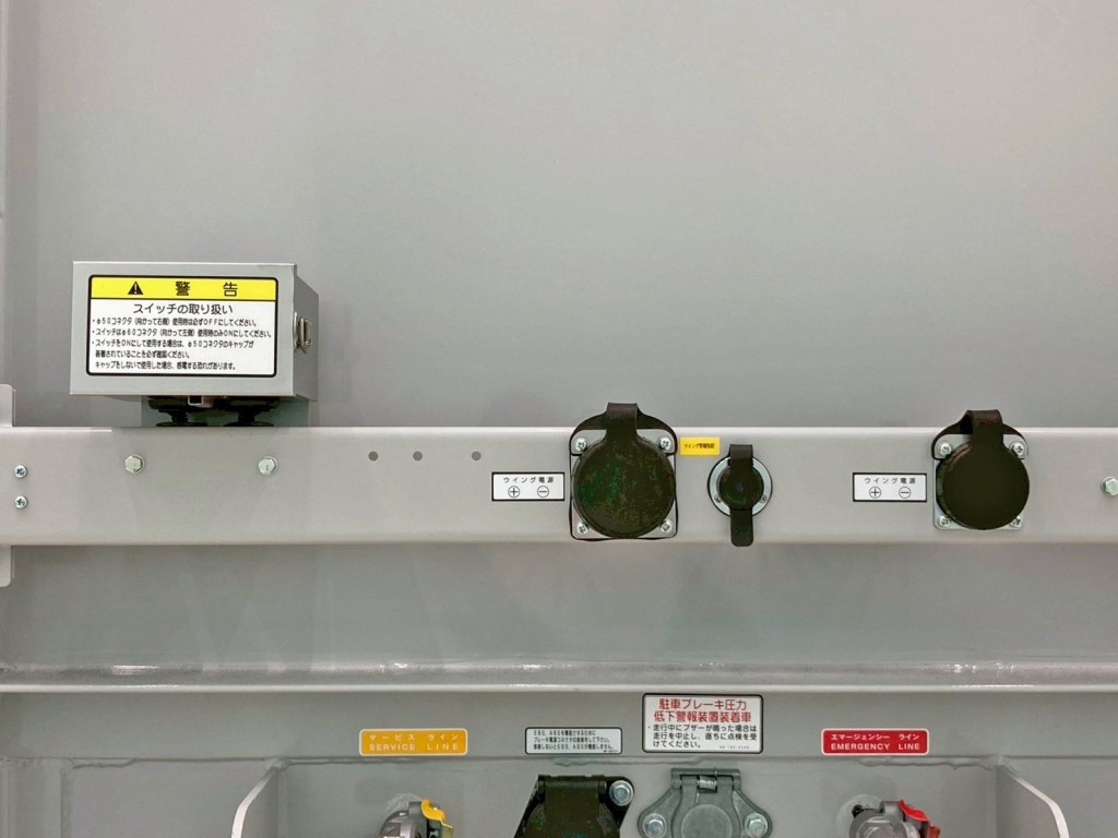 メタルコンセントが2種類付いています。|トレクス PFN24103改の写真25