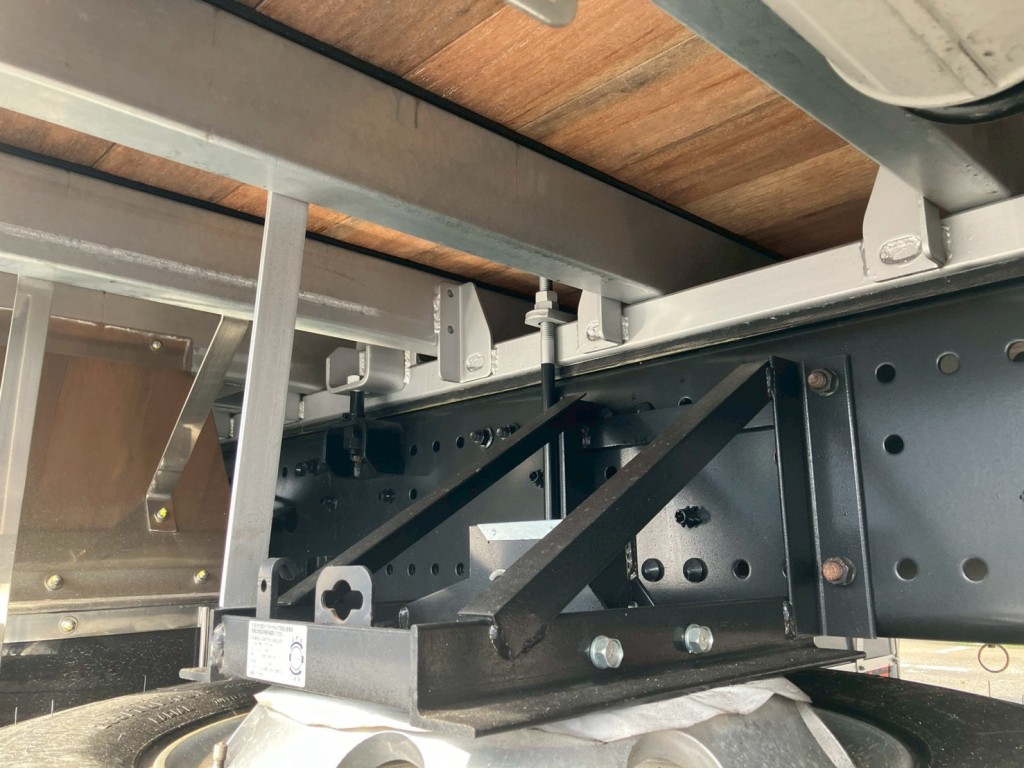 シャーシとネタの状態です。|日野 プロフィア 2KG-FW1AHCの写真6