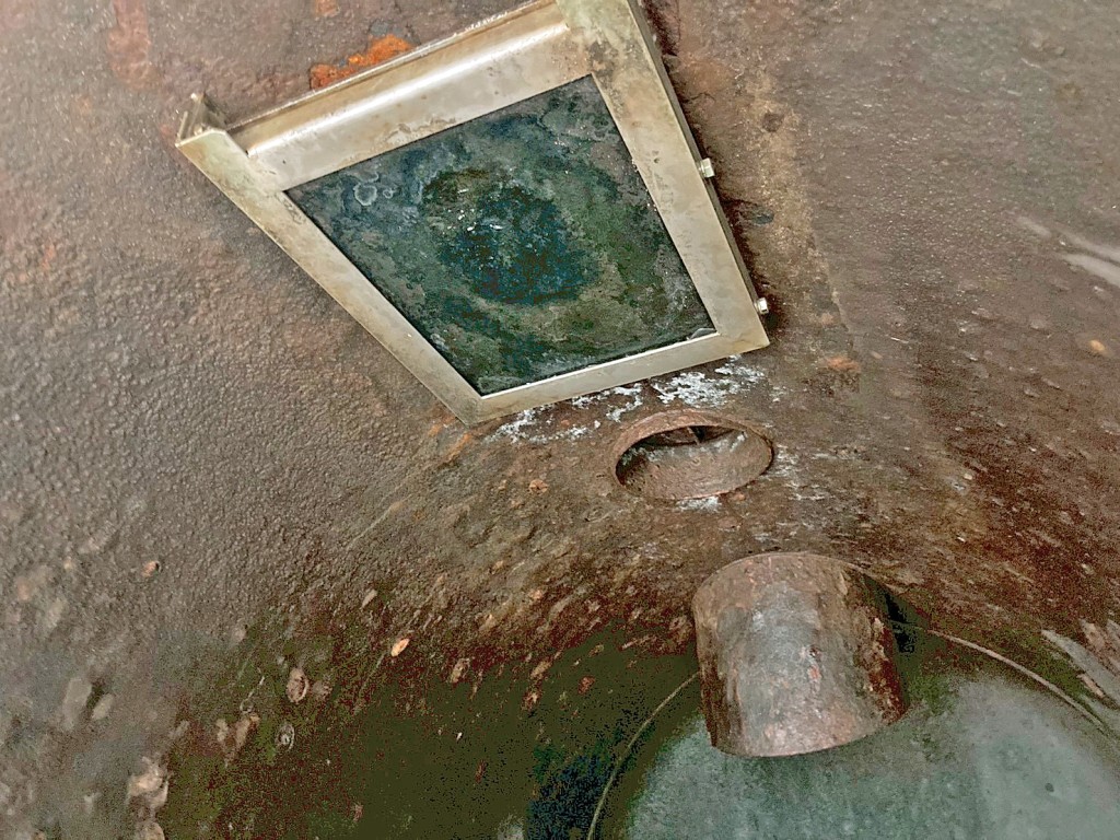 タンク上部の状態です。|いすゞ フォワード SKG-FSR90S2の写真13