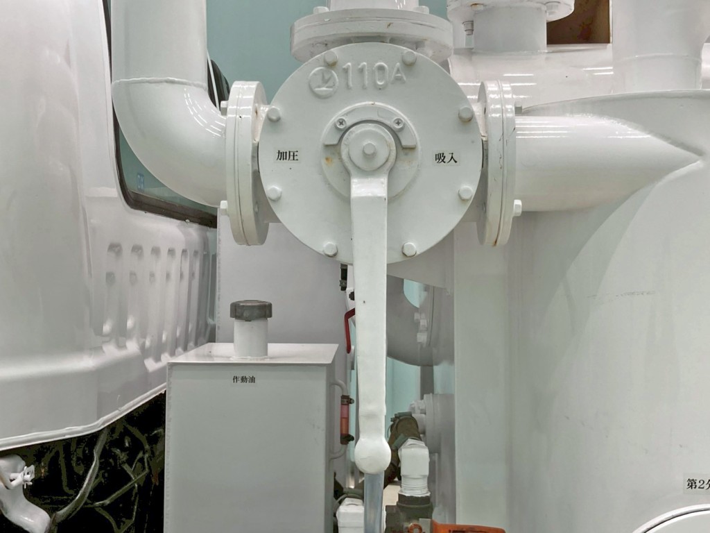 加圧・吸入の切り替えバルブです。|いすゞ フォワード SKG-FSR90S2の写真21