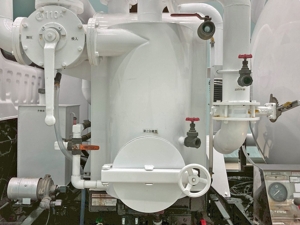 助手席側に第2分離機が付いています。|いすゞ フォワード SKG-FSR90S2の写真22