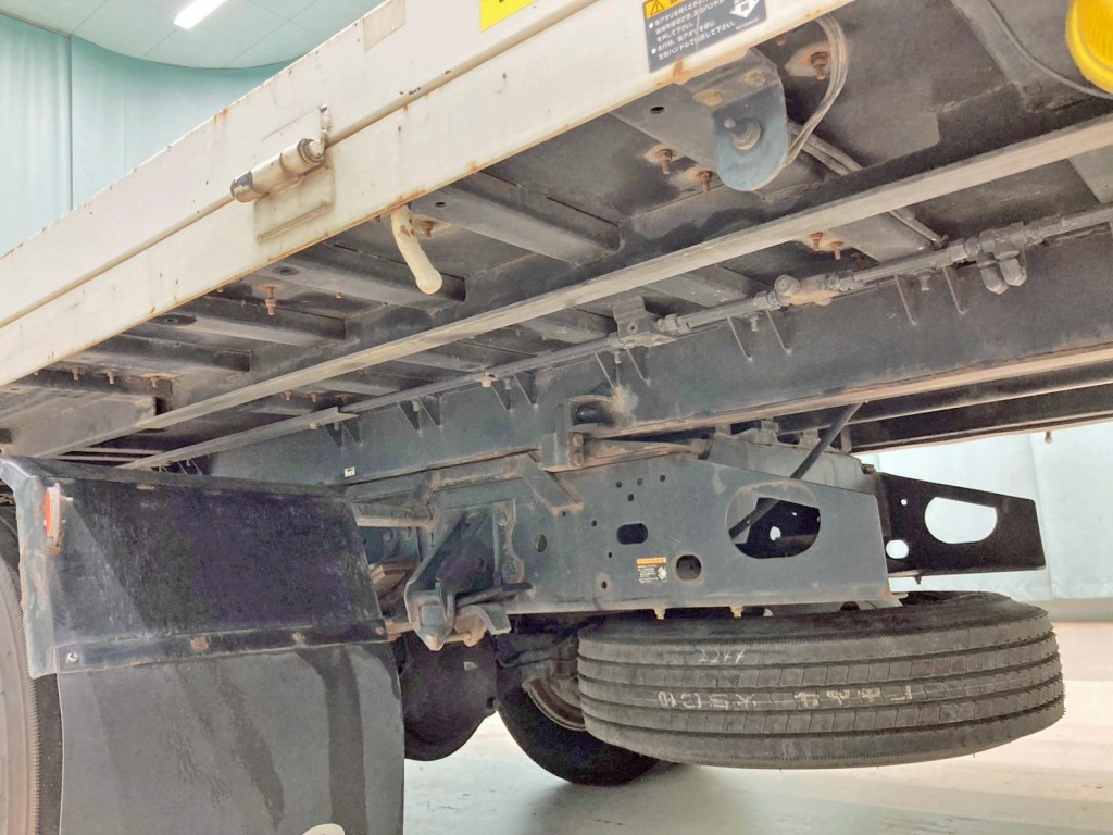 シャーシとネタの状態です。(縦ネタ・横ネタは鉄製です)|いすゞ フォワード TKG-FRR90S1(2WD)の写真6