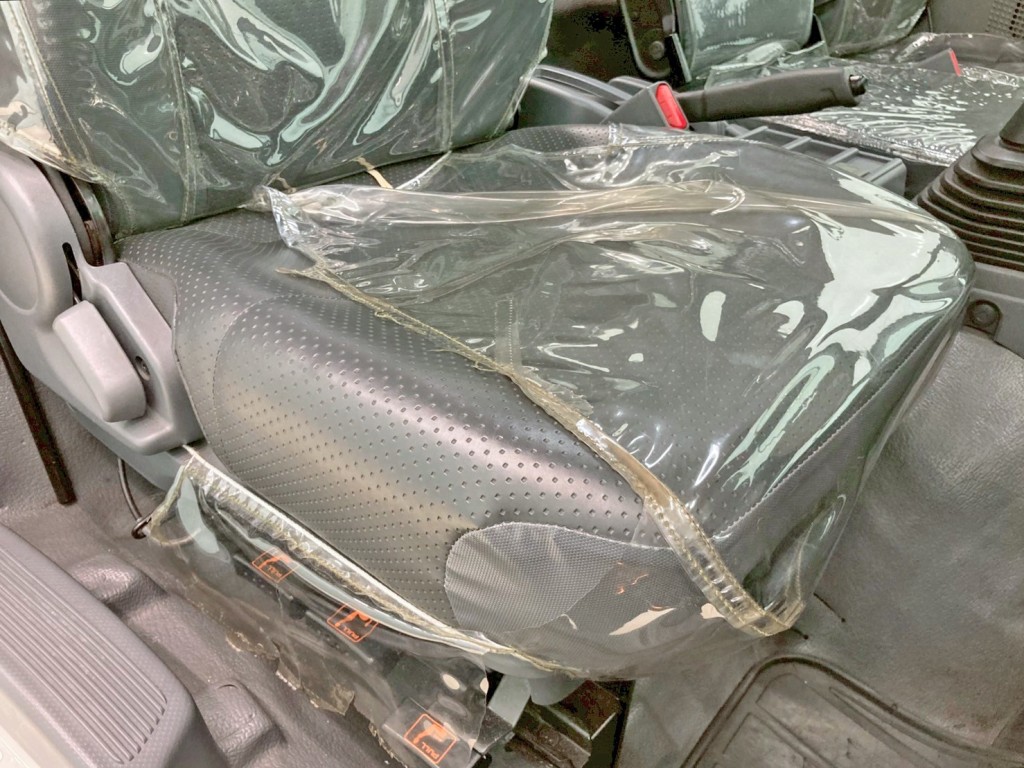 運転席座面シートに破れがあります。|いすゞ フォワード TKG-FRR90S1(2WD)の写真8