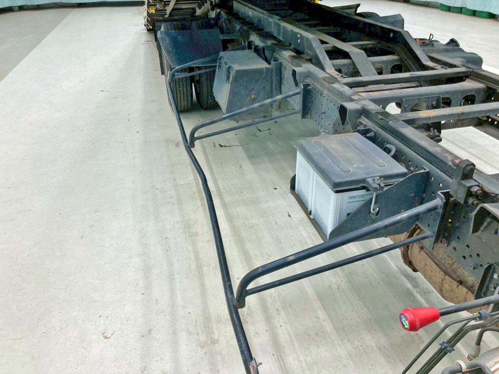 運転席側サイドバンパーに曲がりがあります。|いすゞ フォワード TKG-FRR90S1(2WD)の写真15