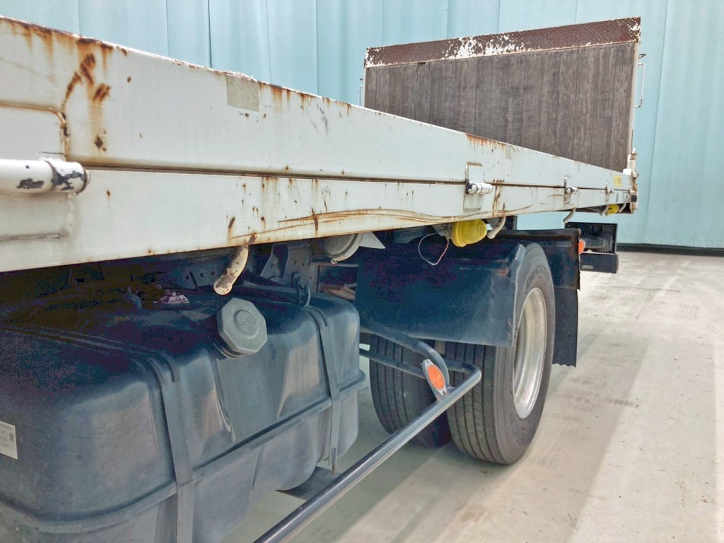 助手席側サイドレールに引きキズがあります。|いすゞ フォワード TKG-FRR90S1(2WD)の写真19