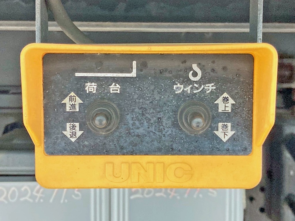 ボディースライド 及び ウインチの操作スイッチです。|いすゞ フォワード TKG-FRR90S1(2WD)の写真25