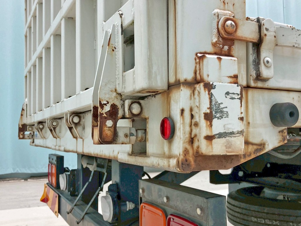 運転席側リヤ柱下部に引きキズがあります。|いすゞ フォワード TKG-FRR90S1(2WD)の写真27