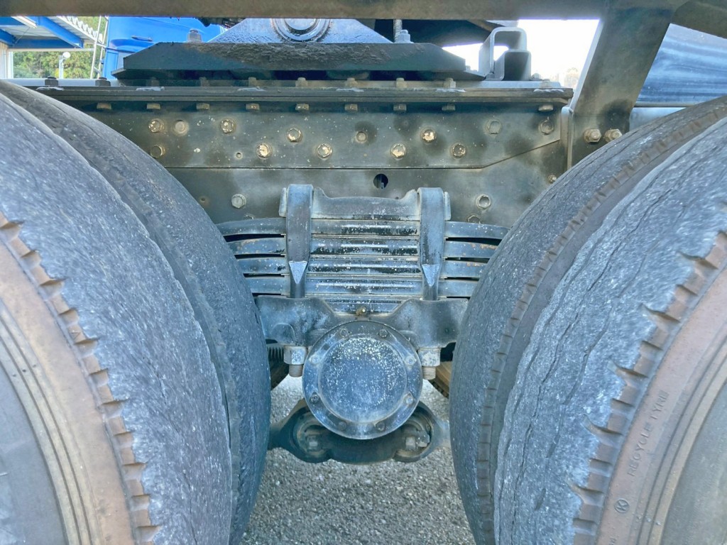 リーフサスです。|三菱 スーパーグレート 2KG-FV70HJRの写真9