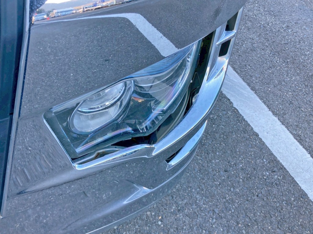 助手席側ヘッドライト周りにスキマがあります。|三菱 スーパーグレート 2KG-FV70HJRの写真29