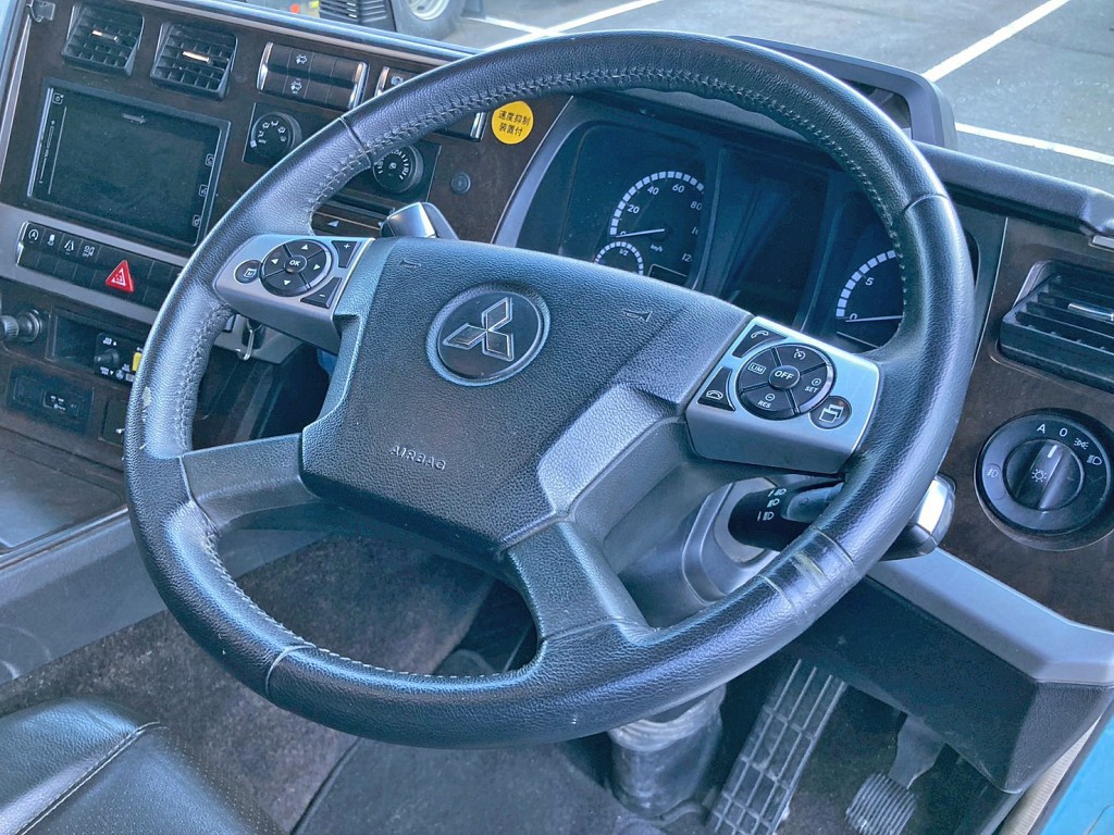 ハンドルグリップにスレがあります。|三菱 スーパーグレート 2KG-FV70HJRの写真32