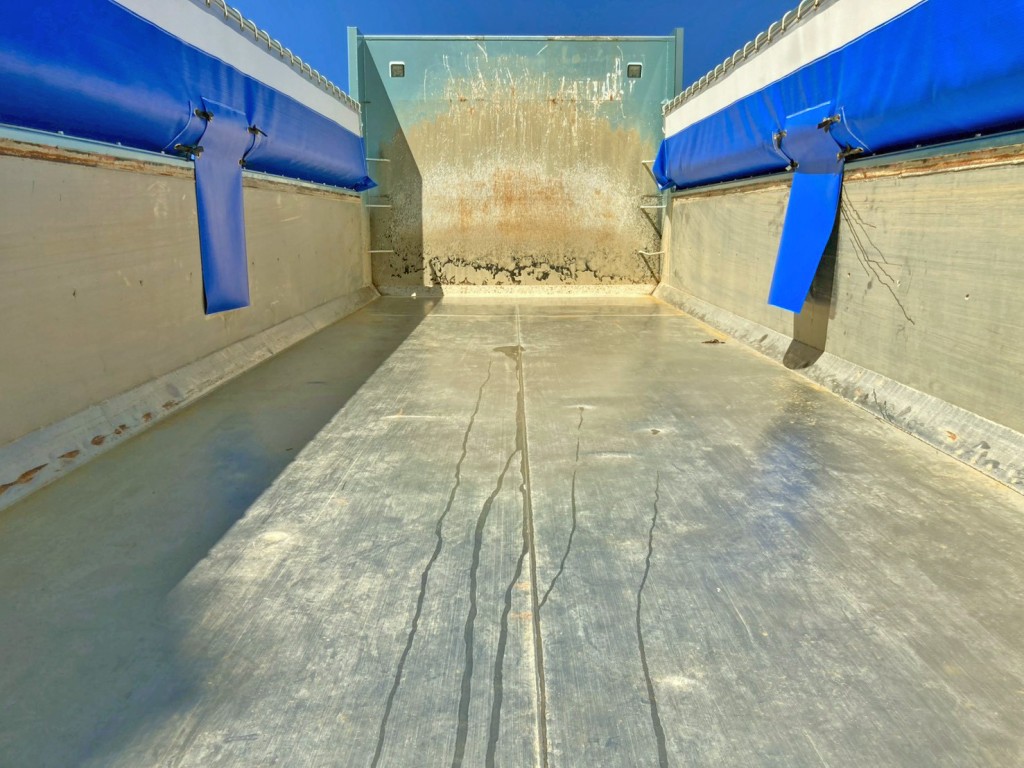 床はステンレス製・左右アオリはステン張りです。|コダイラ  KDLR221AXの写真15