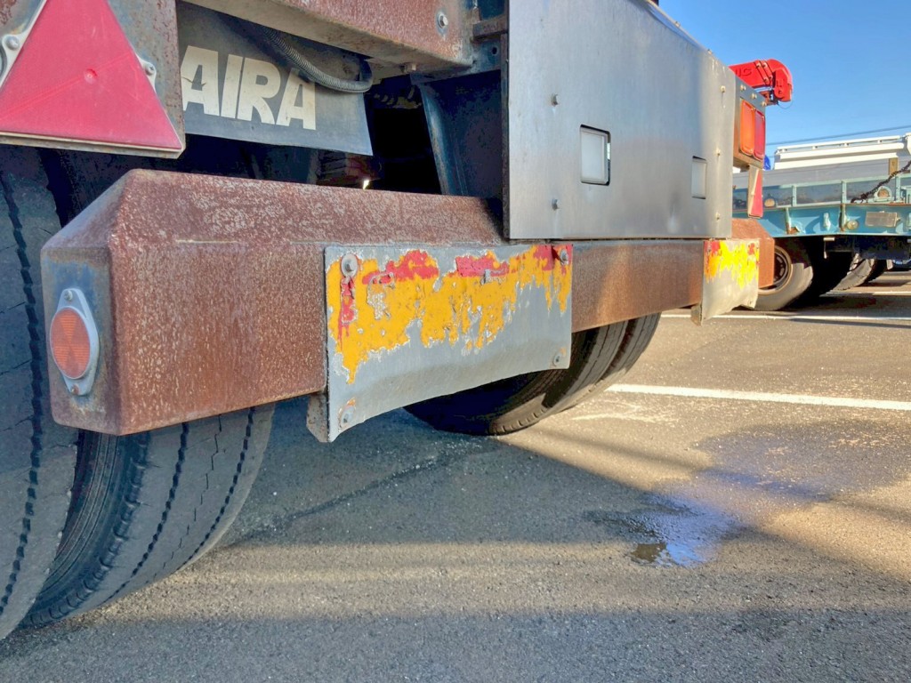 リヤバンパー助手席側の反射板に歪みがあります。|コダイラ  KDLR221AXの写真23