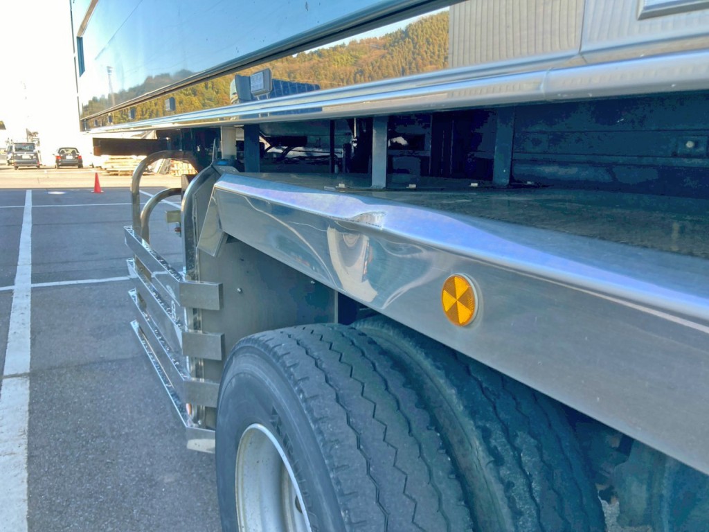 助手席側リヤフェンダーにヘコミがあります。|コダイラ  KDLR221AXの写真25