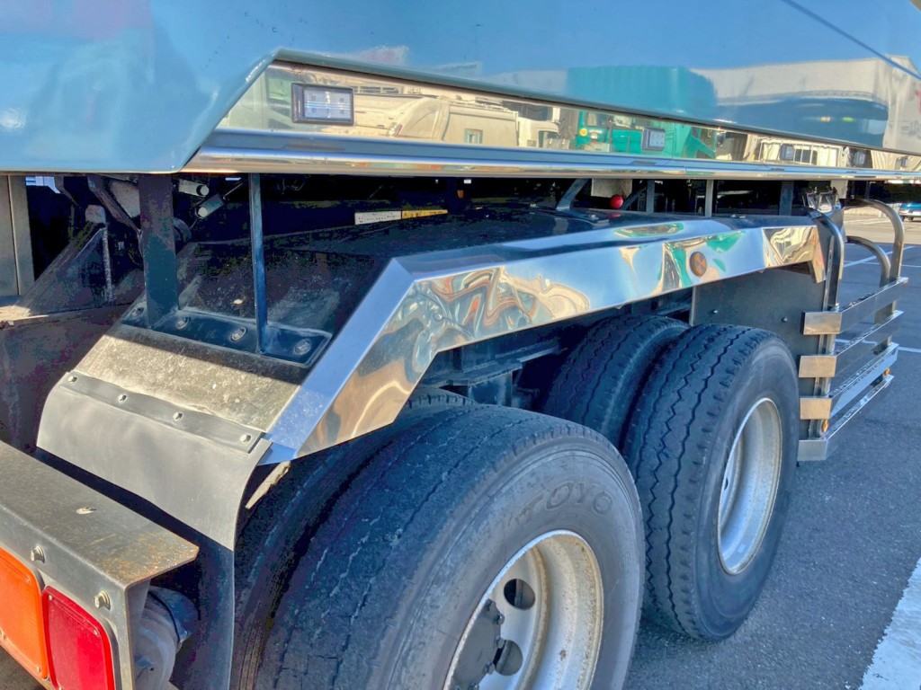 運転席側リヤフェンダーにヘコミ・歪みがあります。|コダイラ  KDLR221AXの写真26