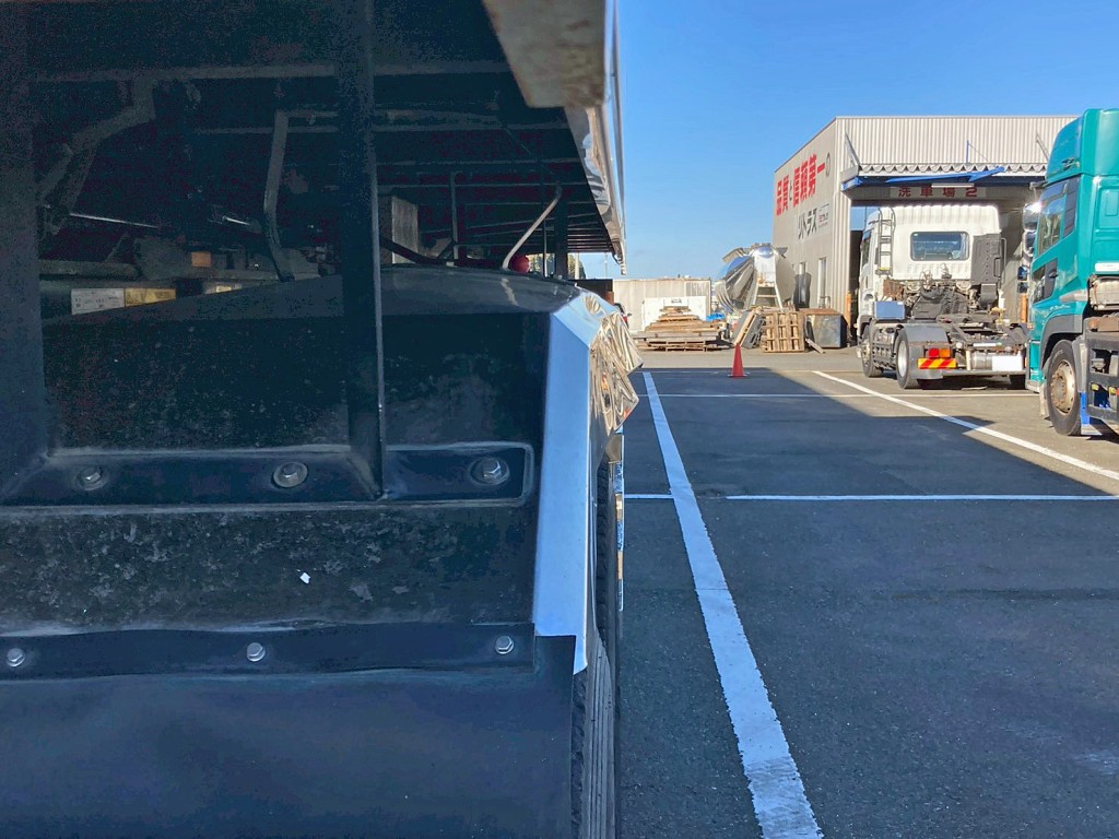 運転席側リヤフェンダー歪み分全幅オーバーしています。|コダイラ  KDLR221AXの写真27