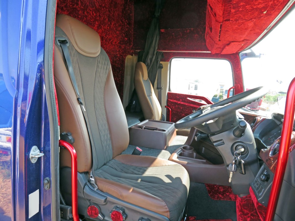 ハイルーフキャビンです。(キャビン内部クロス張りされています)|日野 プロフィア 2DG-SH1EDGGの写真12