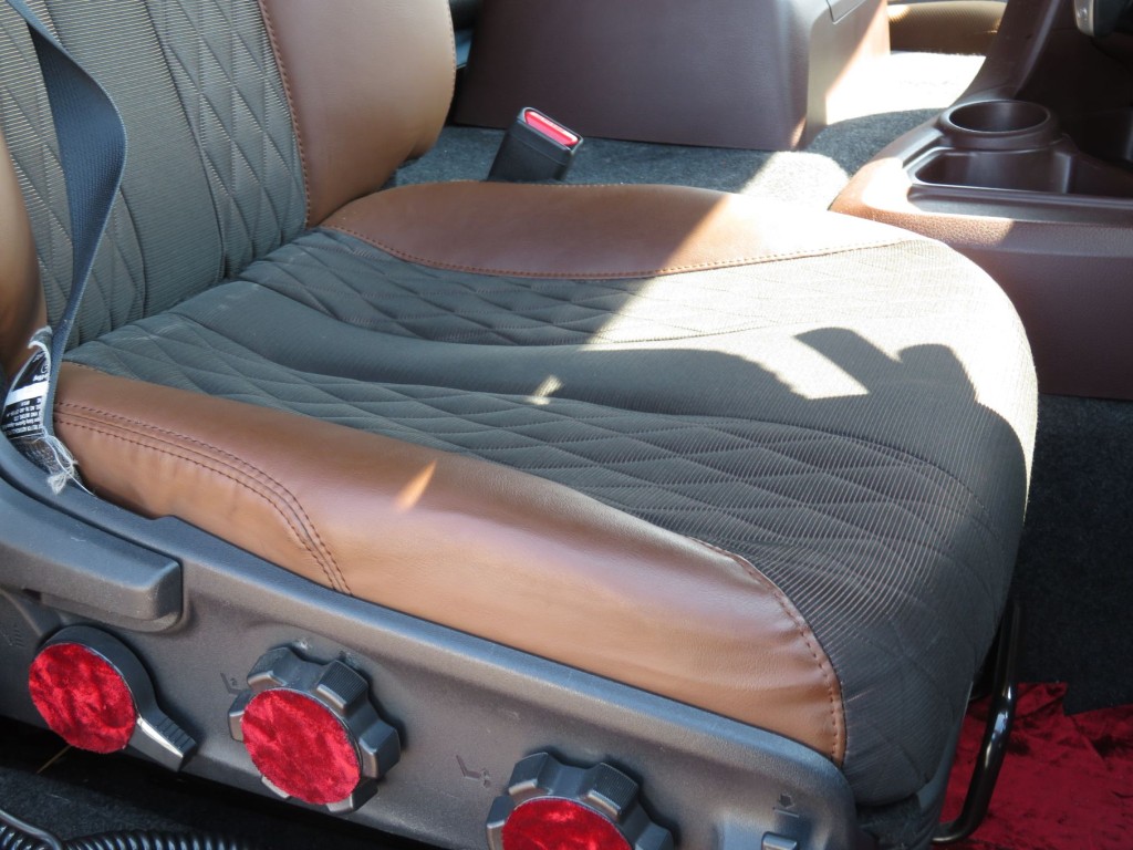 運転席座面にヘタリがあります。|日野 プロフィア 2DG-SH1EDGGの写真14