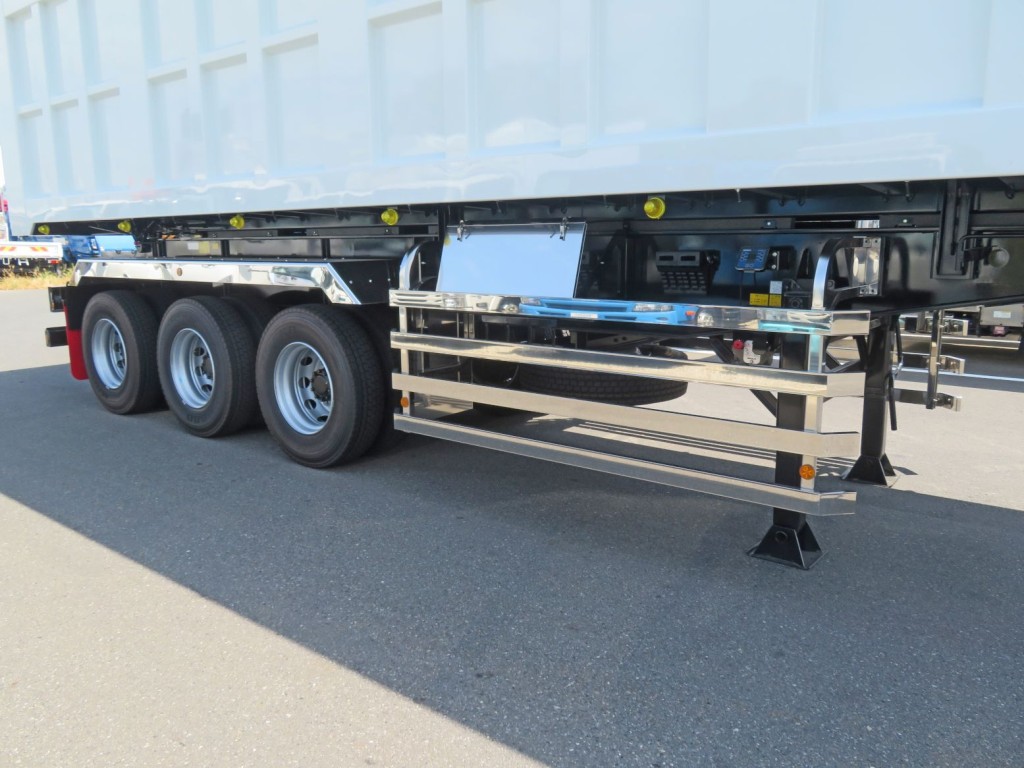 サイドバンパー・サイドバンパーステー・リアフェンダーはステンレス製です。|コダイラ  KFL32改の写真13