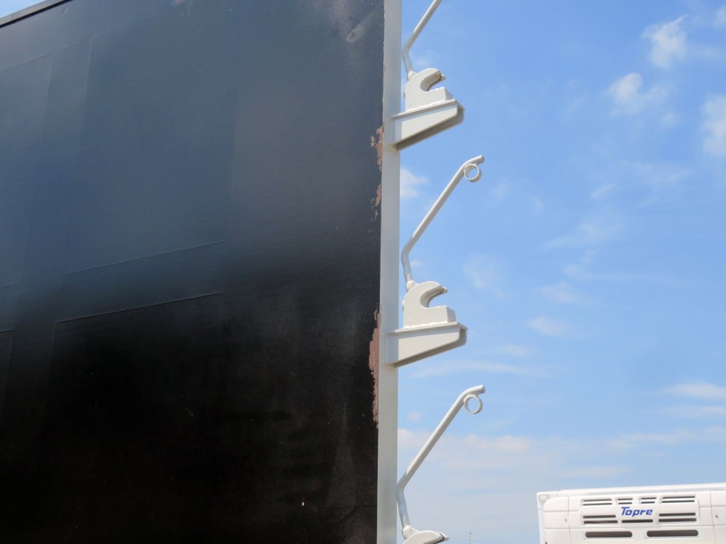 荷台後方に色塗り忘れ箇所があります。|コダイラ  KFL32改の写真22