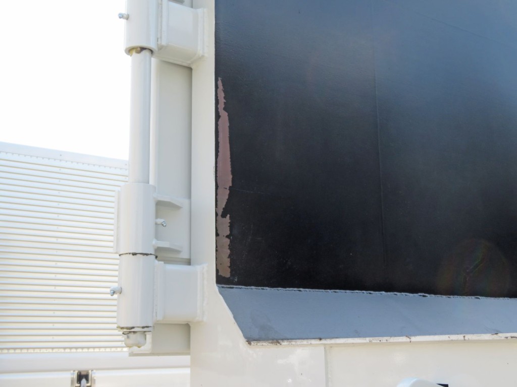 荷台後方に色塗り忘れ箇所があります。|コダイラ  KFL32改の写真23