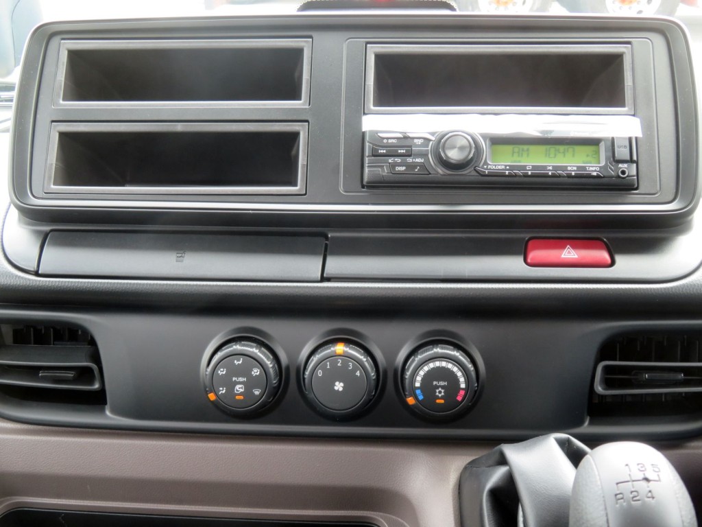 パネル周りの状態です。|三菱 キャンター 2RG-FBAV0(2WD)の写真14