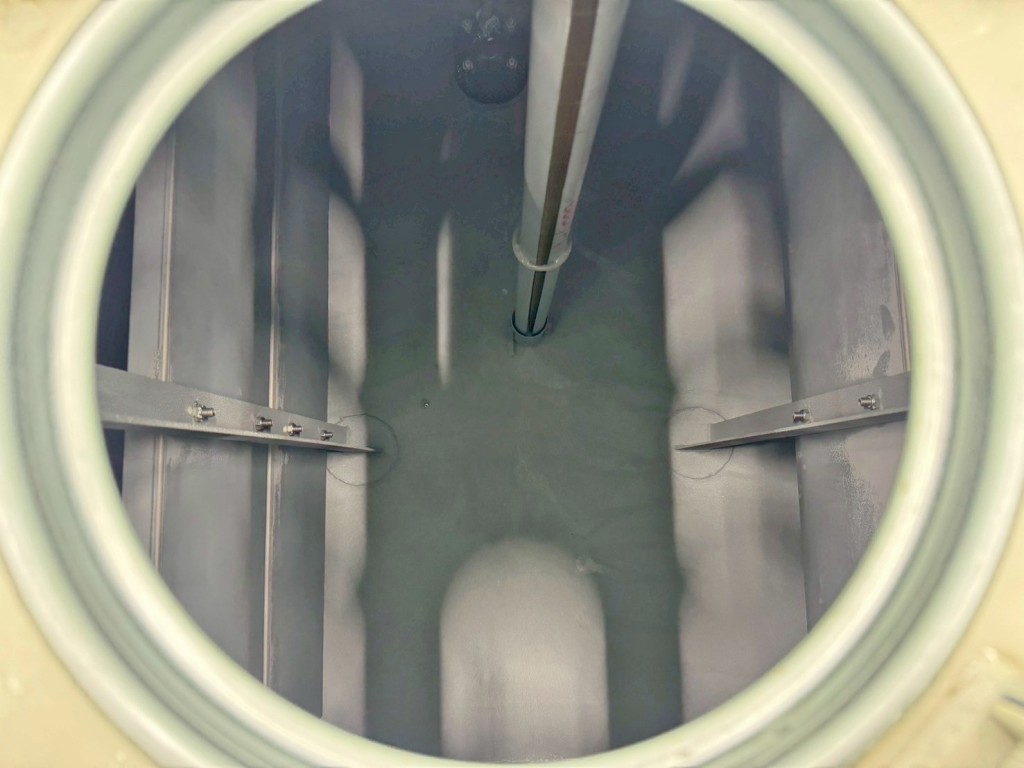 タンク内部の状態です。(前方)|日野 デュトロ 2KG-XZU600E(2WD)の写真8