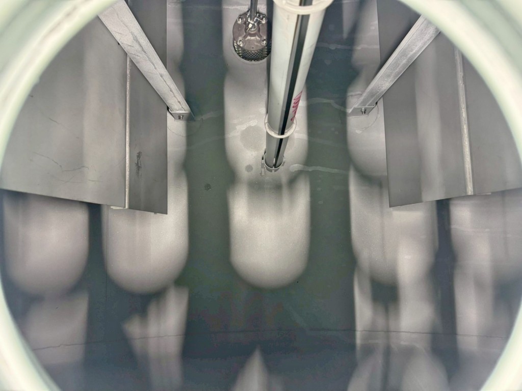 タンク内部の状態です。(後方)|日野 デュトロ 2KG-XZU600E(2WD)の写真9