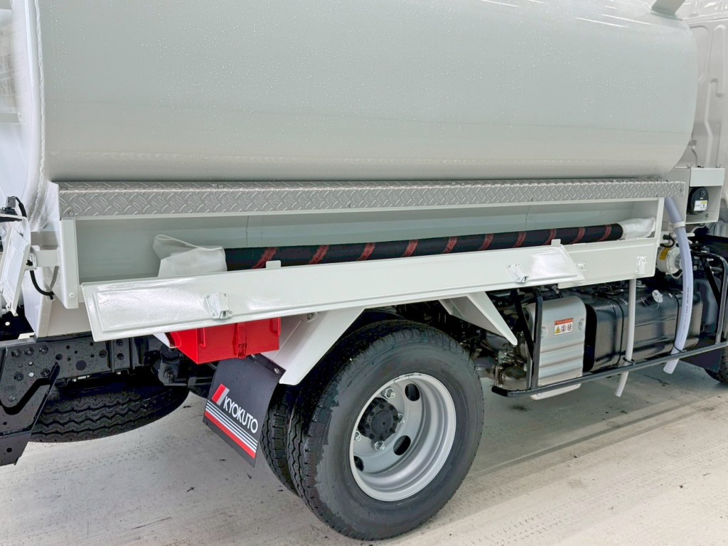 運転席側のホースです。|日野 デュトロ 2KG-XZU600E(2WD)の写真14