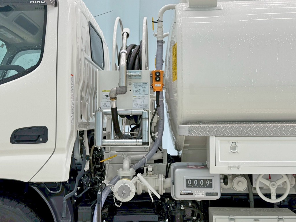 助手席側の配管周りの状態です。|日野 デュトロ 2KG-XZU600E(2WD)の写真15