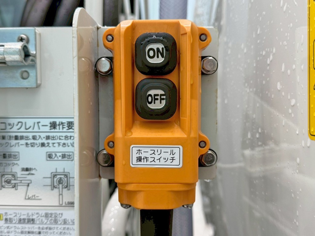 ホースリールの巻取りスイッチです。|日野 デュトロ 2KG-XZU600E(2WD)の写真17