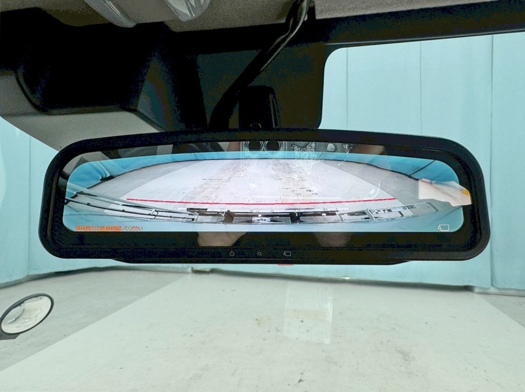 ルームミラーはバックモニターに切り替わります。|日野 デュトロ 2KG-XZU600E(2WD)の写真27
