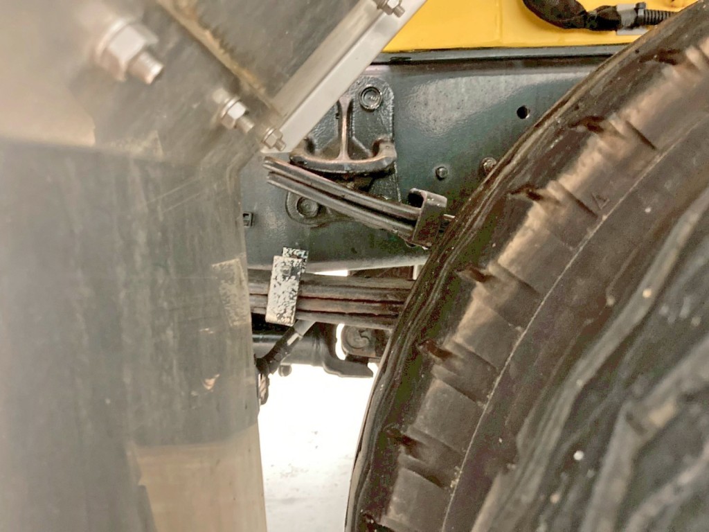 リーフサスです。|いすゞ フォワード 2RG-FRR90S2(2WD)の写真5