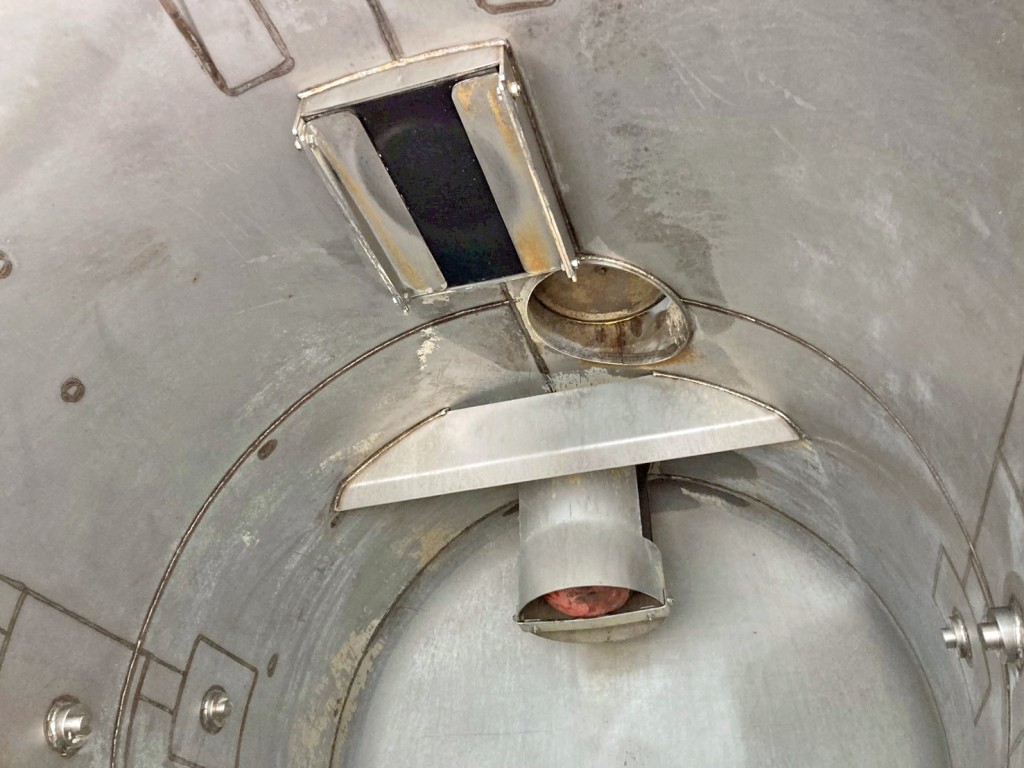 タンク上部の状態です。|いすゞ フォワード 2RG-FRR90S2(2WD)の写真12