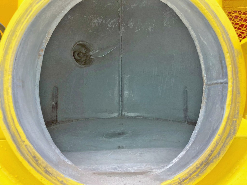 サイクロン(2次キャッチャー)内部の状態です。|いすゞ フォワード 2RG-FRR90S2(2WD)の写真28