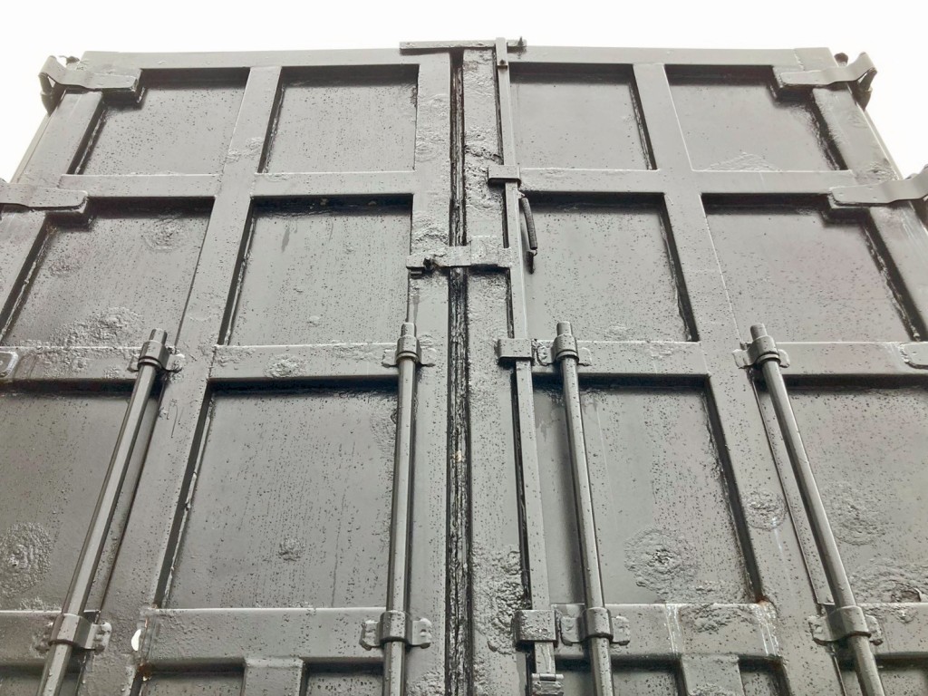 リヤドア上部の所々にサビがあります。|トレクス PFB34113改の写真10