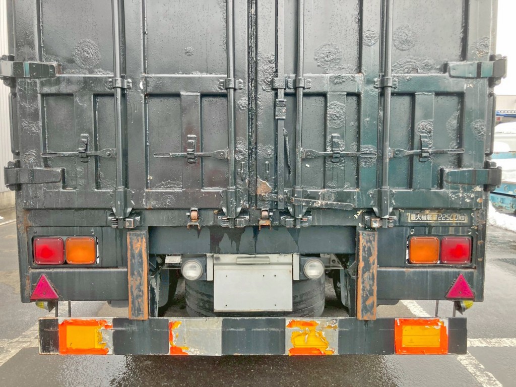 リヤドア下部の所々にサビがあります。|トレクス PFB34113改の写真11