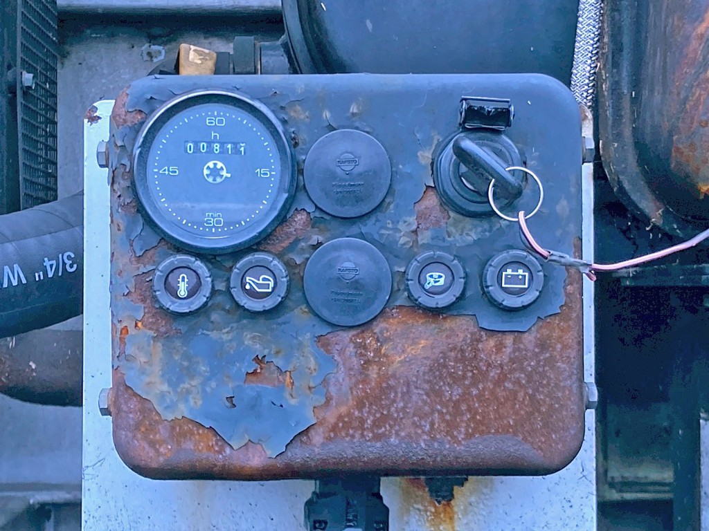 サブエンジンの始動スイッチです。|トレクス PFB34113改の写真25